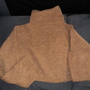 Turtle neck crop top